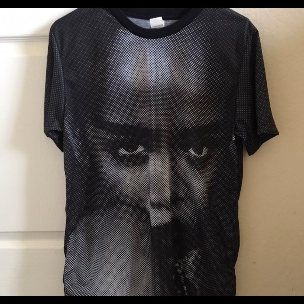 💄SOLD💄Rihanna Tour Tee